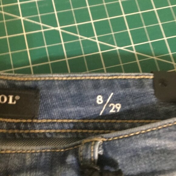 NWT Liverpool The Keeper Short with rolled cuff inseam is 7" or 9" with out - Picture 2 of 7